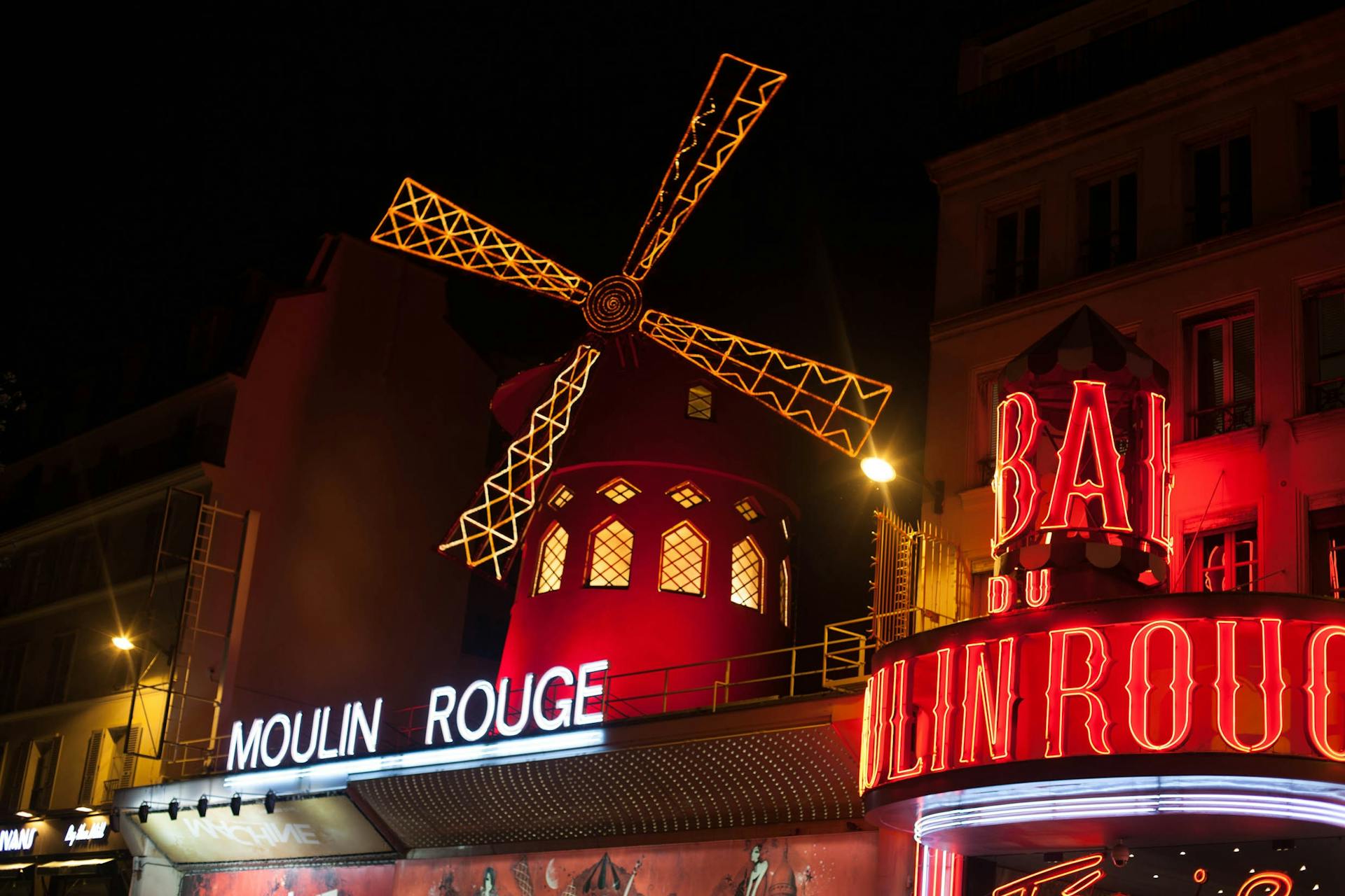 What Makes the Moulin Rouge Shows in Paris a Must-See Experience