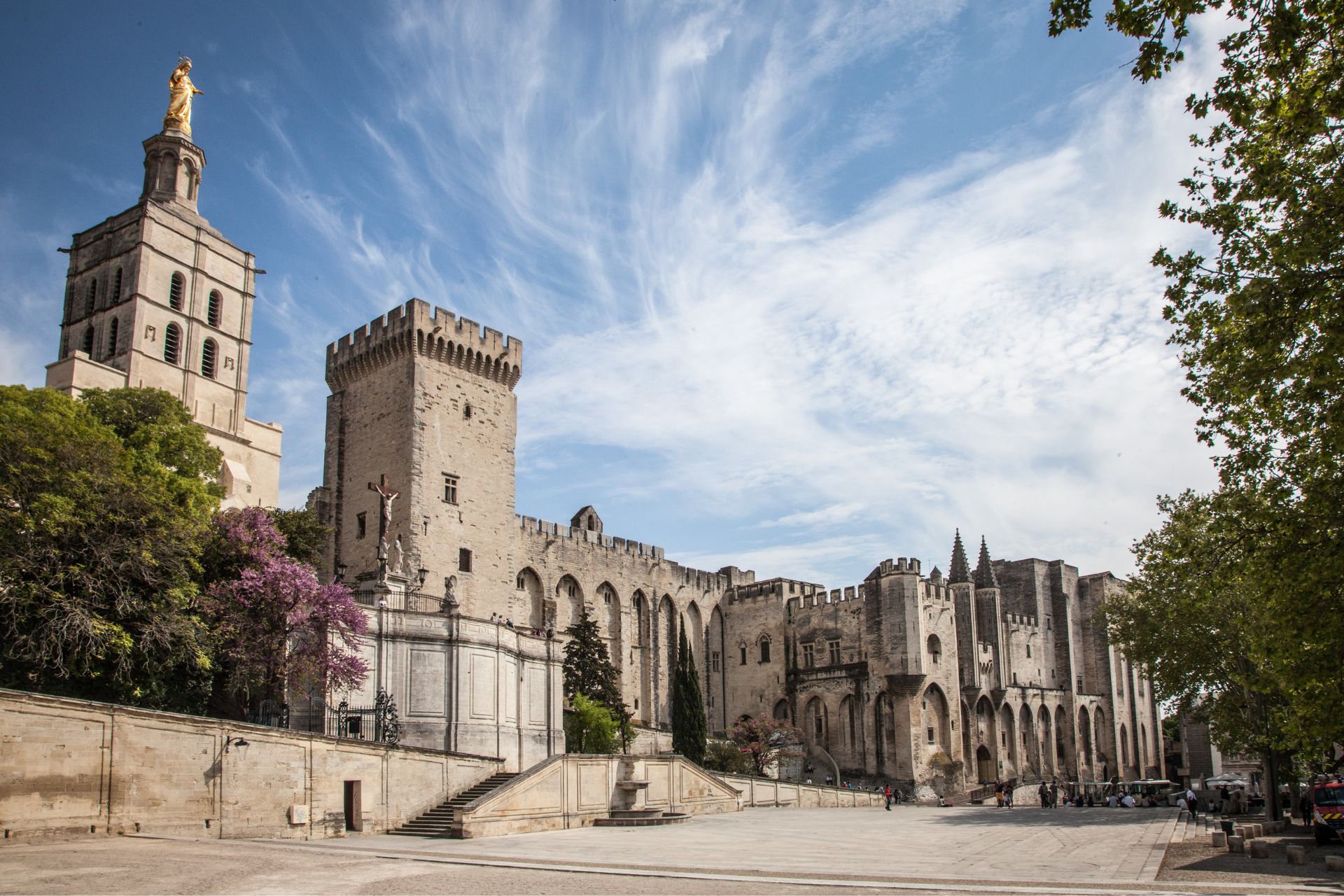 Watch The Louis Vuitton Cruise 2026 Show In Avignon Live