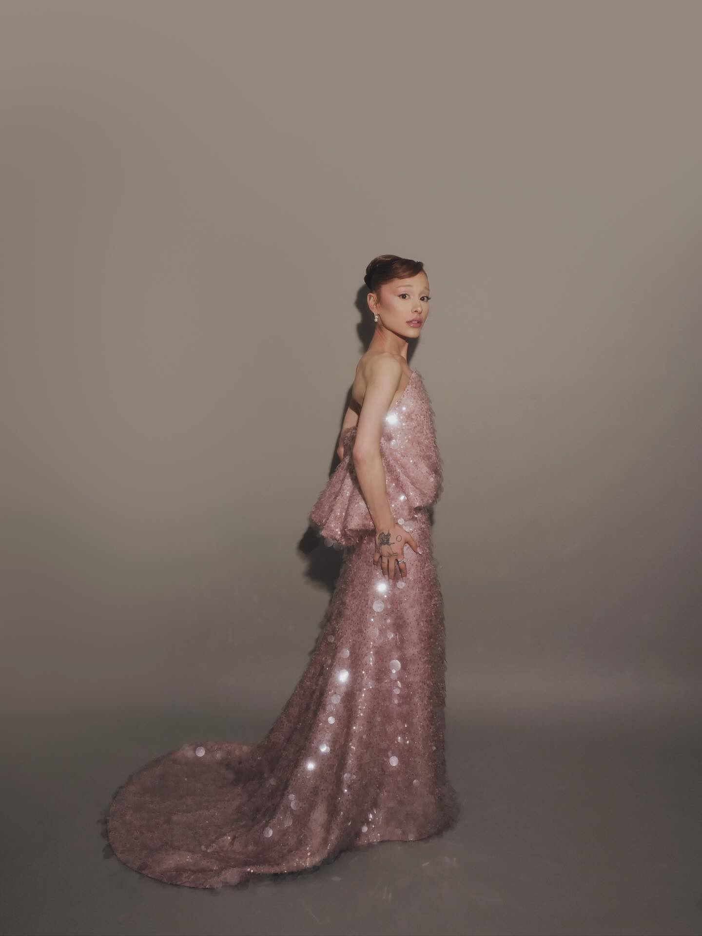 Ariana Grande Wore A Custom Sparkling Pink Gown By Pierpaolo Piccioli For The Singapore Premiere Of “Wicked: For Good”